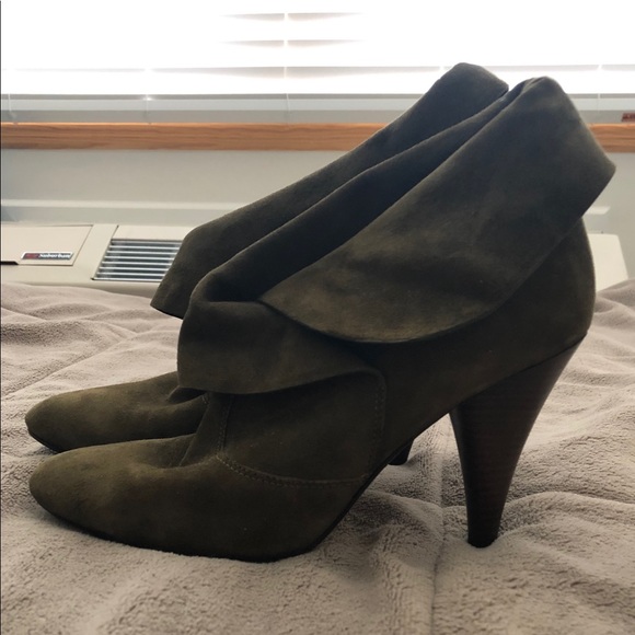 VIA SPIGA OLIVE SUEDE HEEL BOOTS SZ 9 Barely Worn - Picture 2 of 4